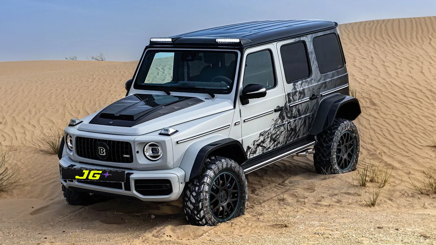 Mercedes G-Wagon with monochrome illustrated livery in the Dubai desert
